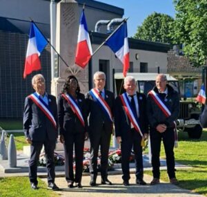 le maire et ses adjoints et le préfet de l'Eure